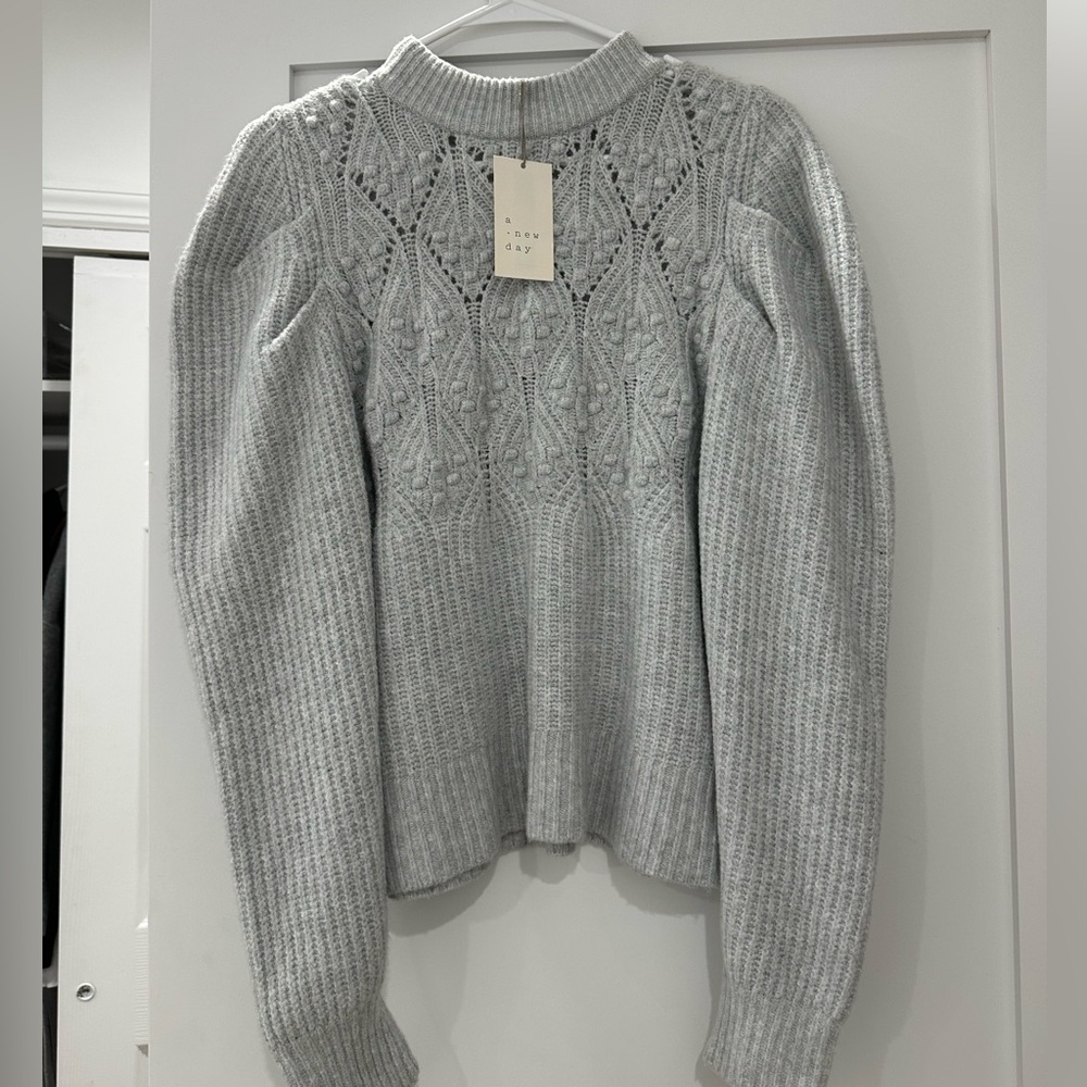 A new day target gray oversized sweater puff sleeve detailing size small